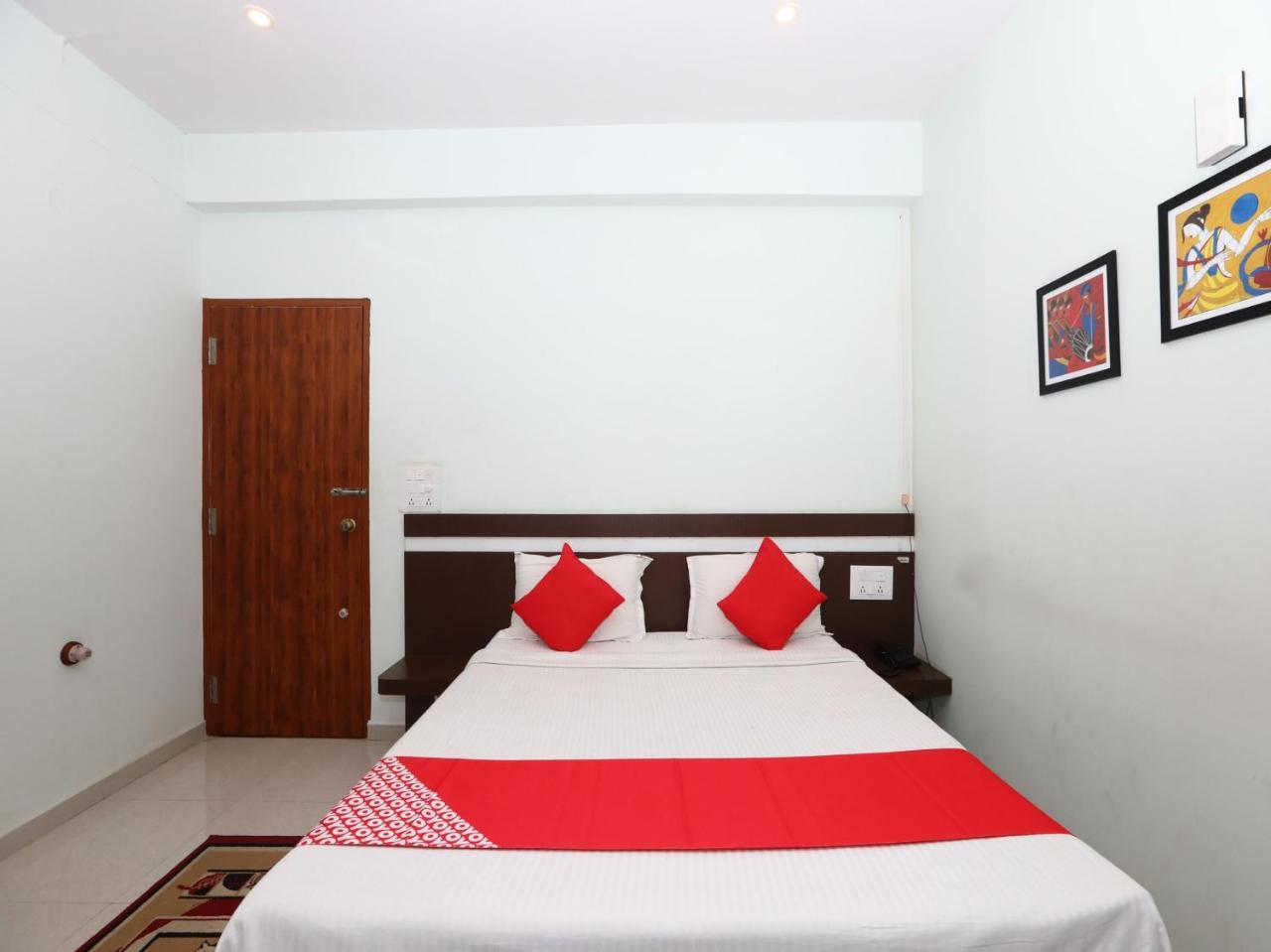 Hotel Golden Residency à Mysore Extérieur photo